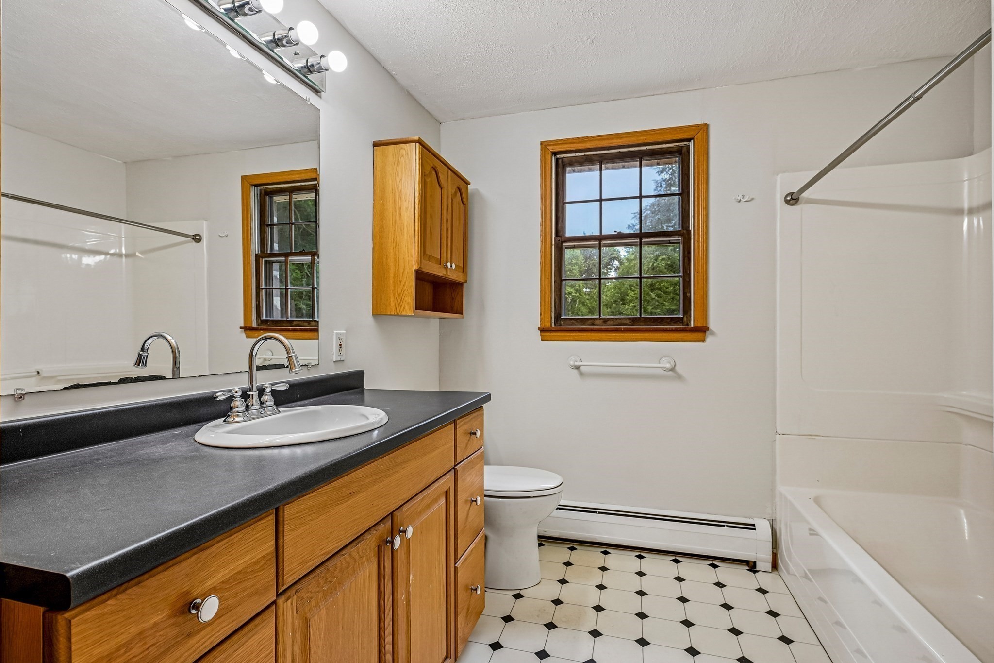 35 Davidson Ave Property Photo 9