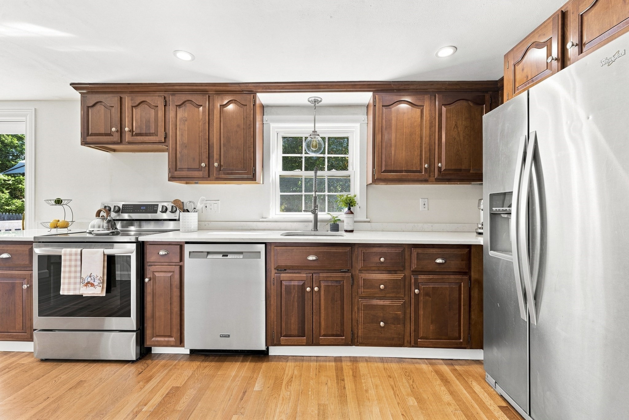 446 Pine St Property Photo 3