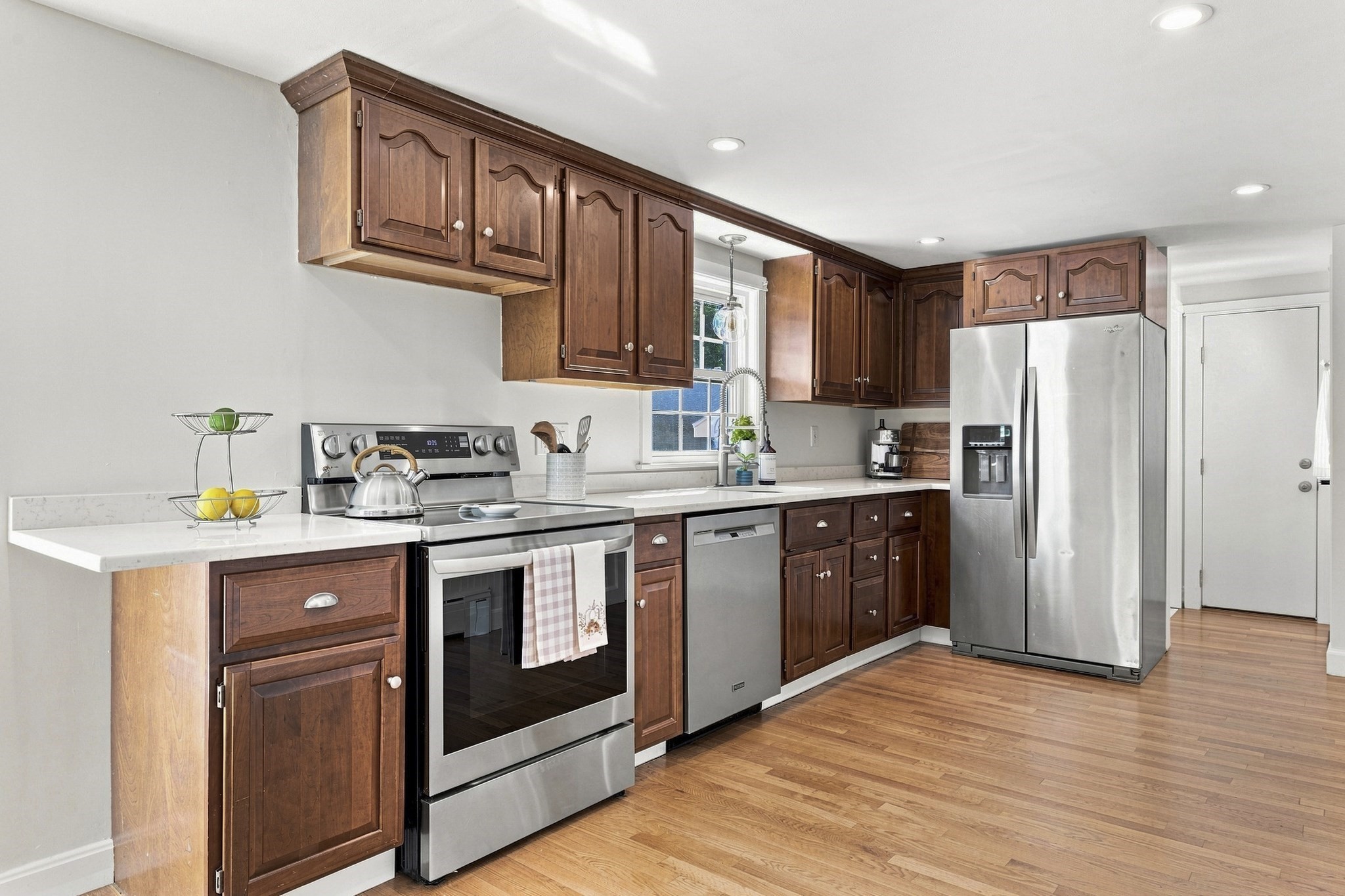 446 Pine St Property Photo 4
