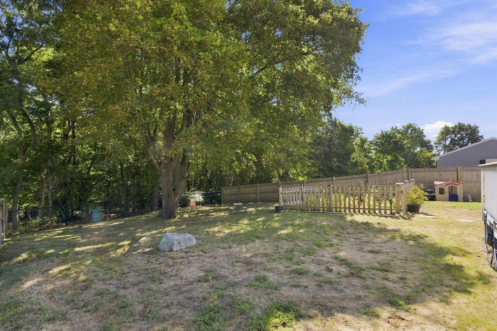 446 Pine St Property Photo 31