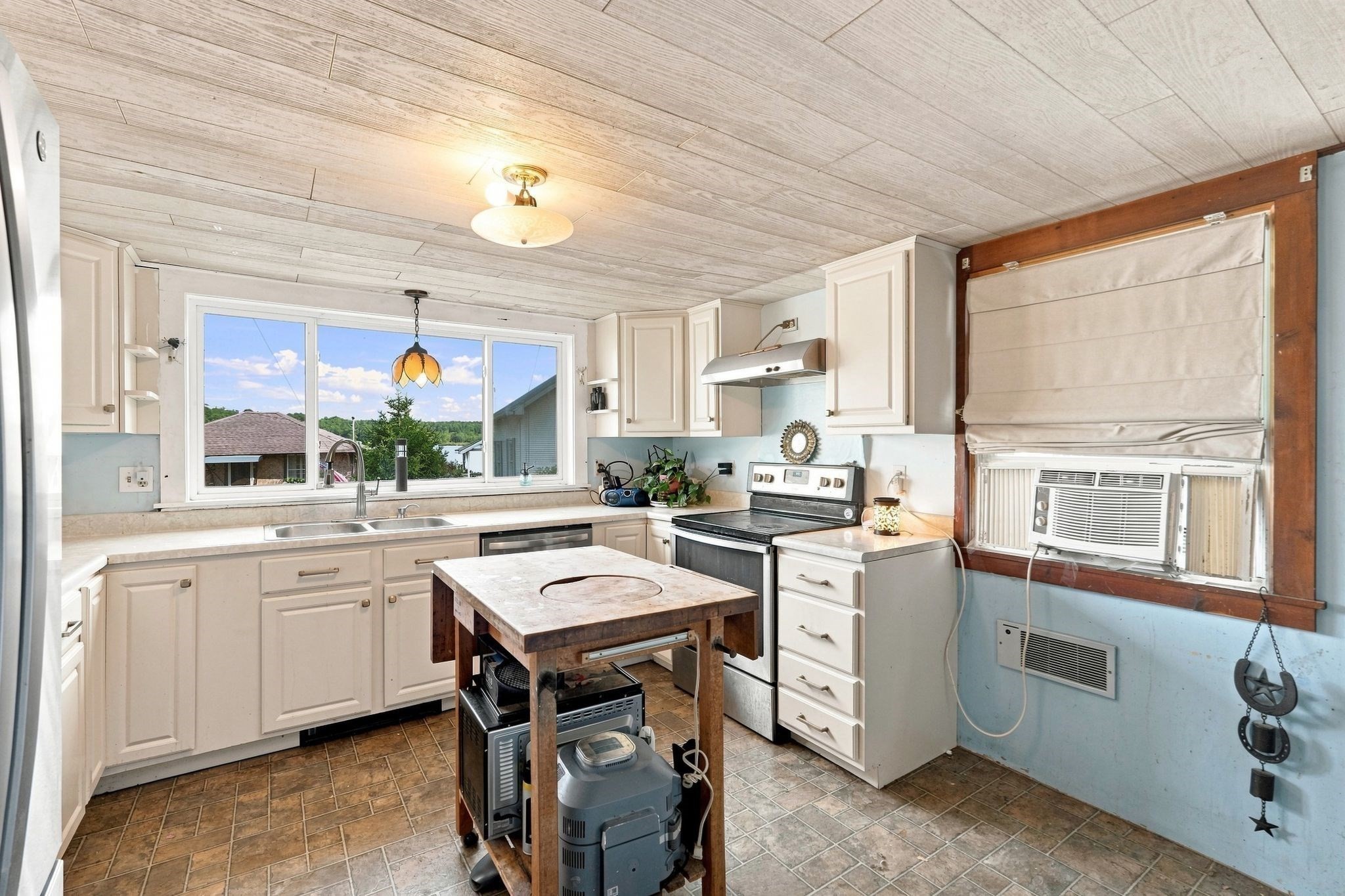 80 Lakeview Rd Property Photo 4