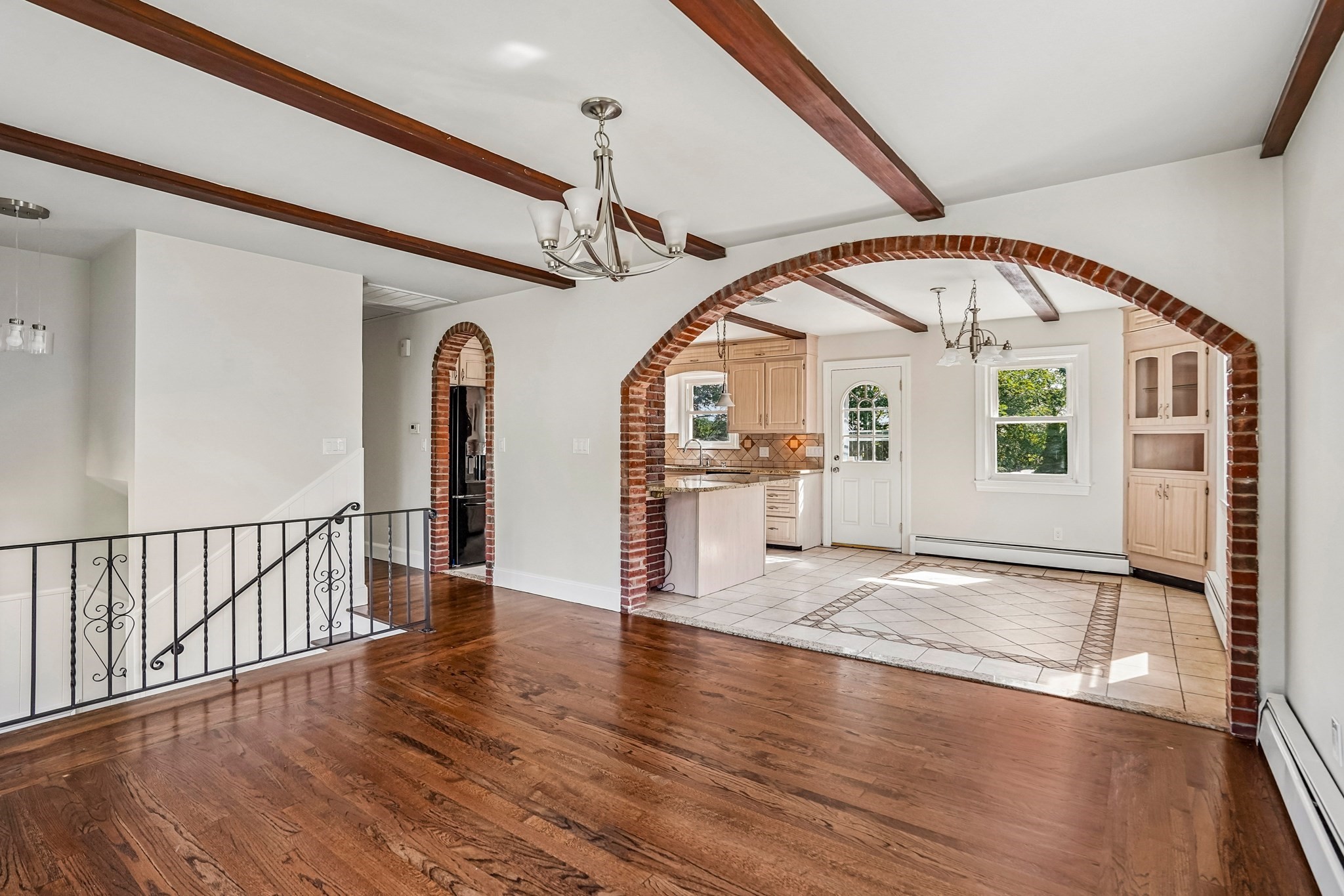 56 Cushing St Property Photo 8