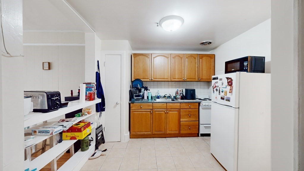 289 Beacon # 9 Property Photo 4