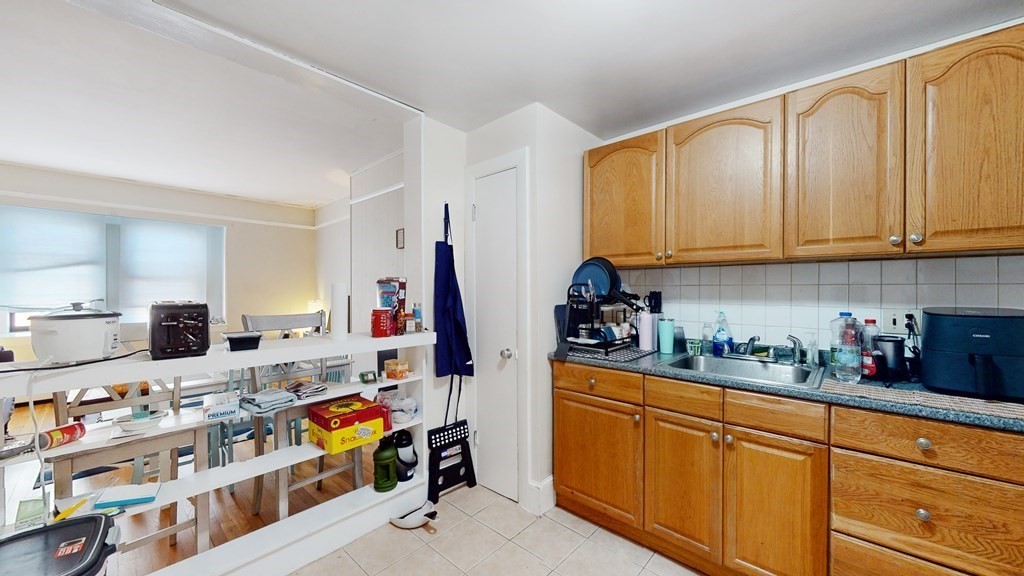 289 Beacon # 9 Property Photo 5