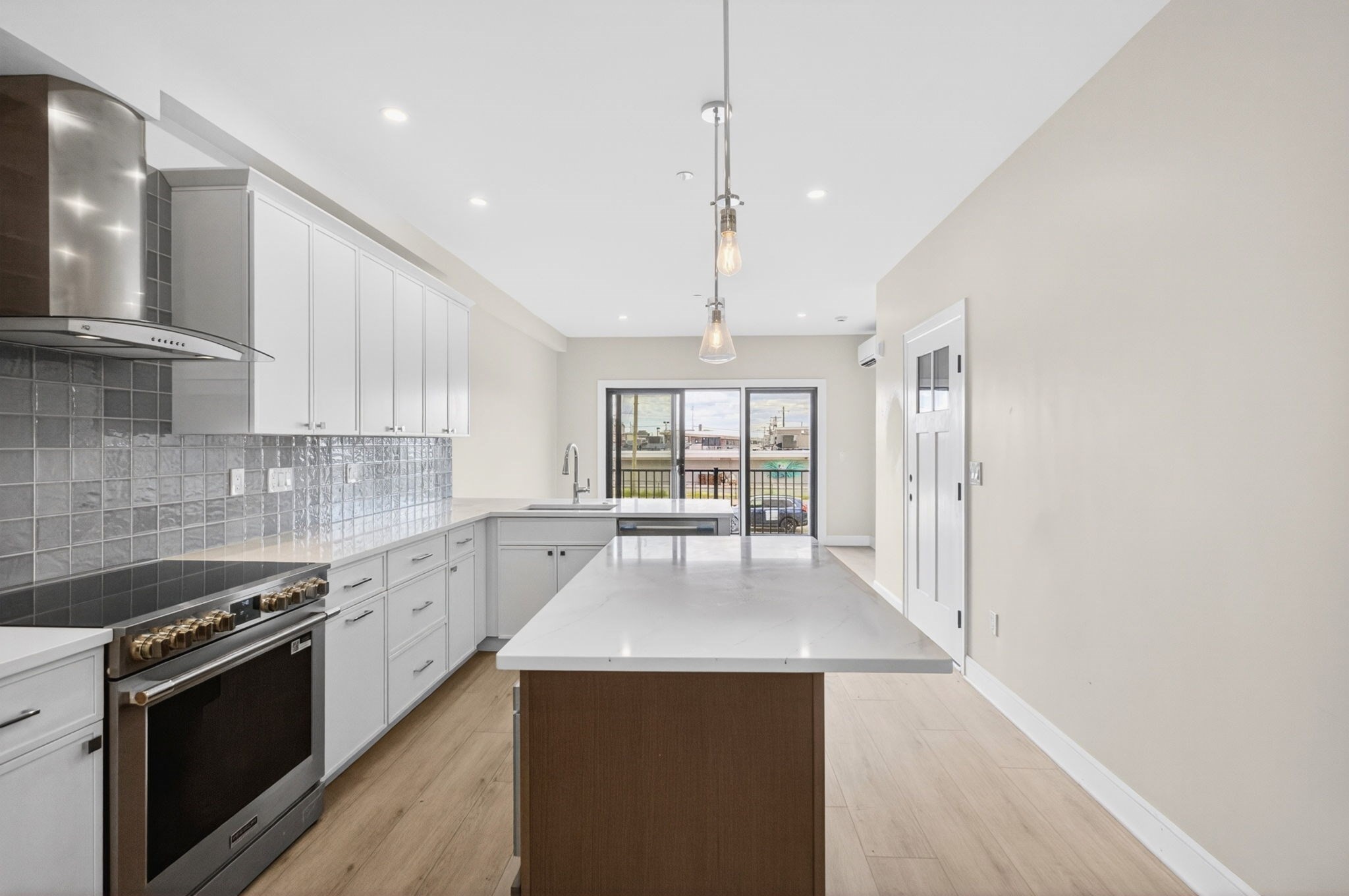16 Northend Blvd # 2 Property Photo 2