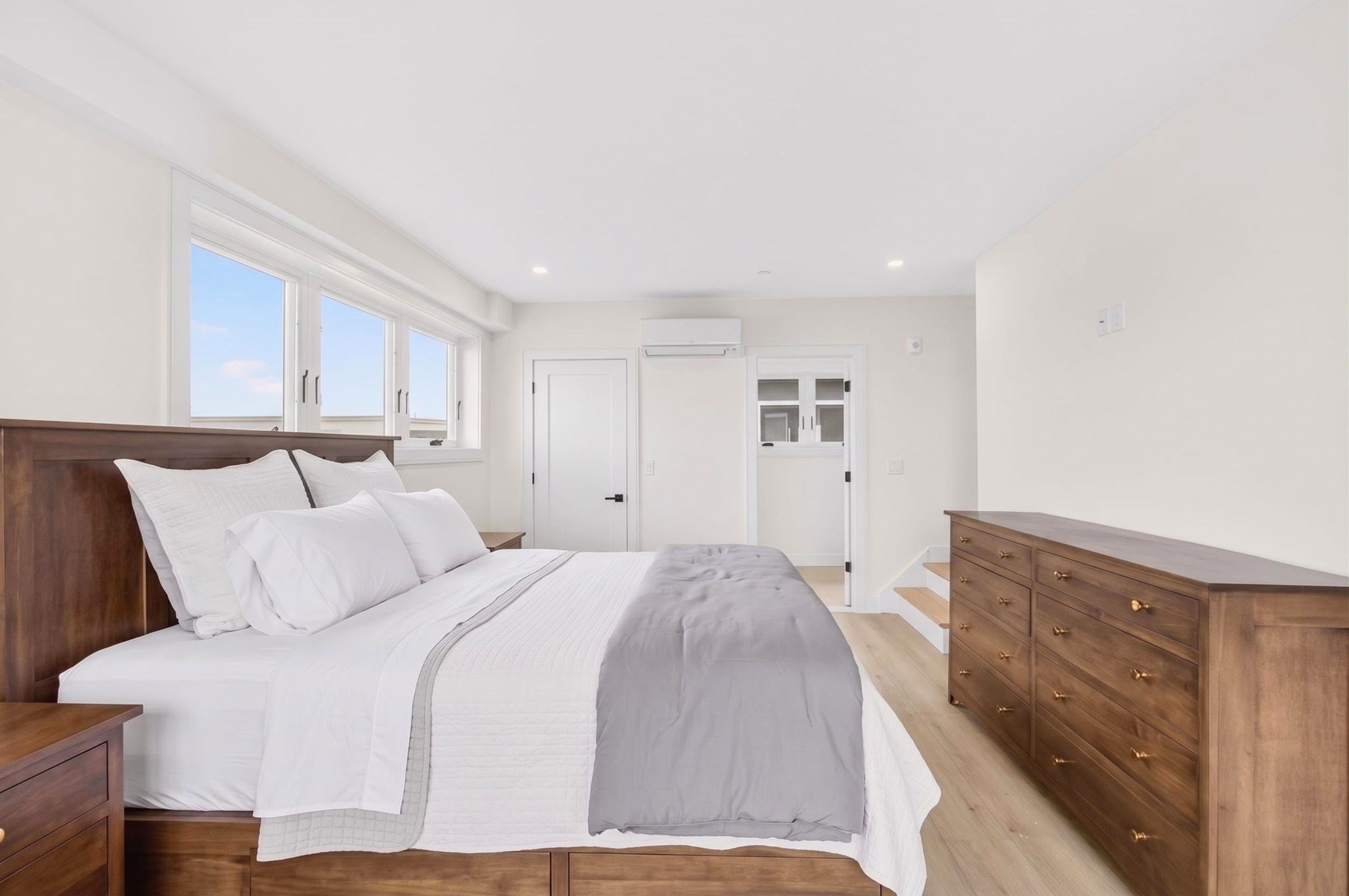 16 Northend Blvd # 2 Property Photo 7