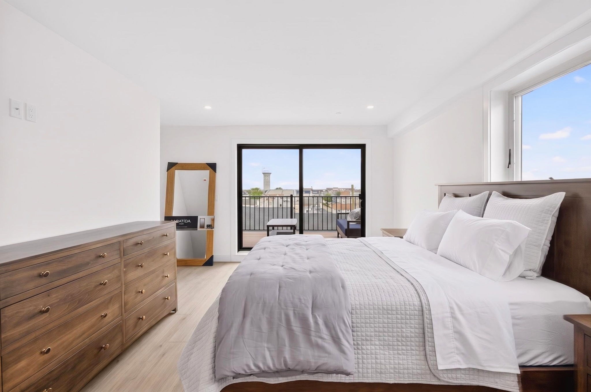 16 Northend Blvd # 2 Property Photo 8
