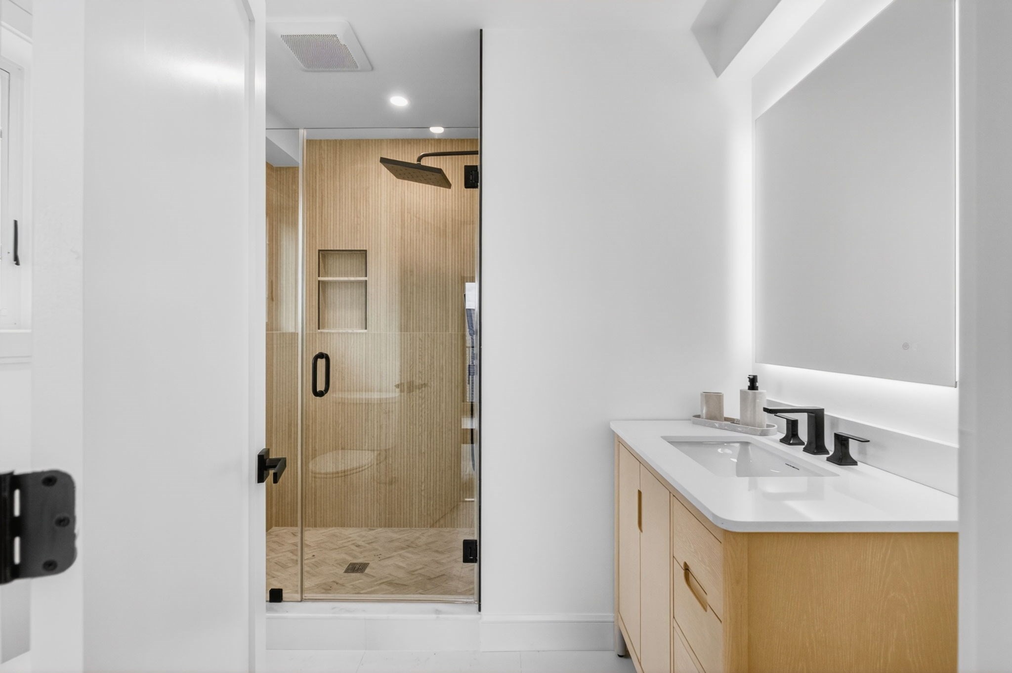 16 Northend Blvd # 2 Property Photo 16
