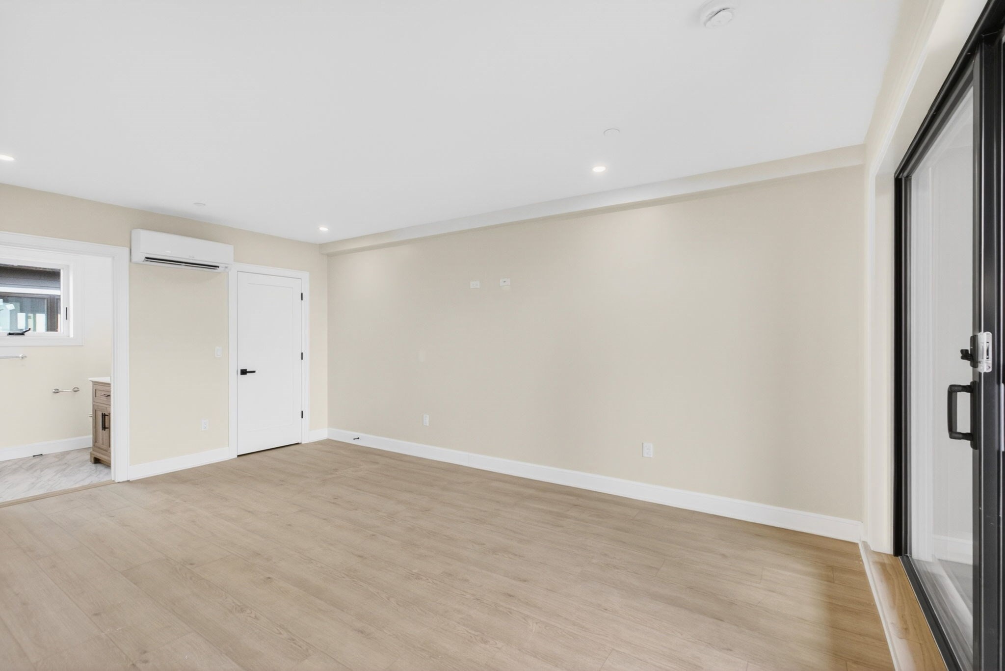 16 Northend Blvd # 2 Property Photo 18