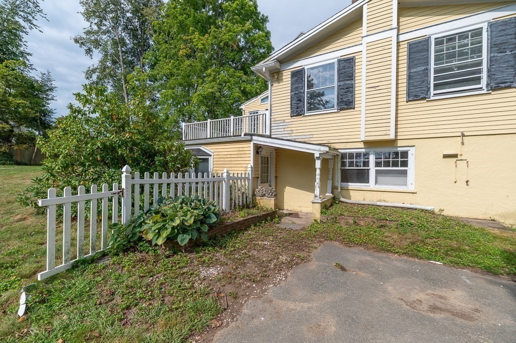 115 School St Property Photo 28