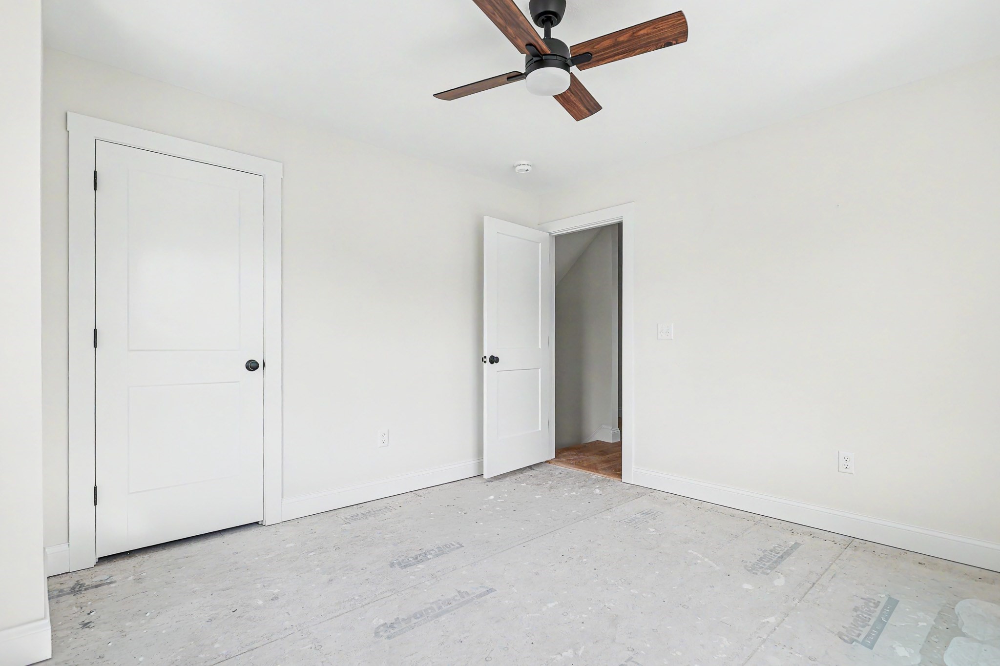 15 Bennington Property Photo 28
