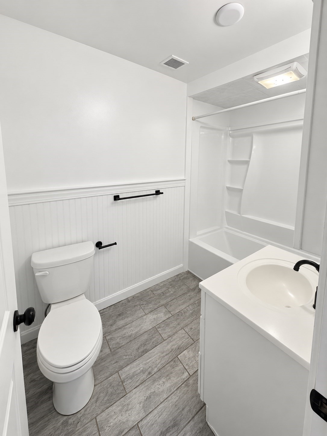 19 Main St # B Property Photo 5