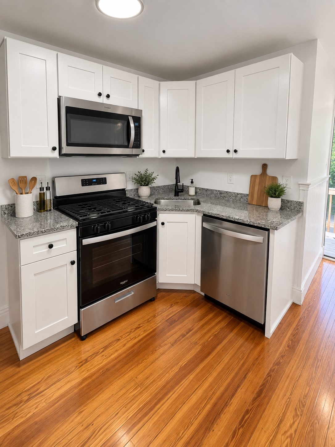 19 Main St # B Property Photo 6