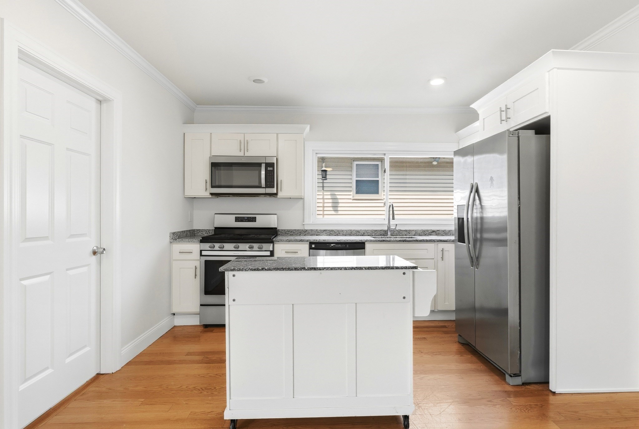 23 Thorndike St Property Photo 4
