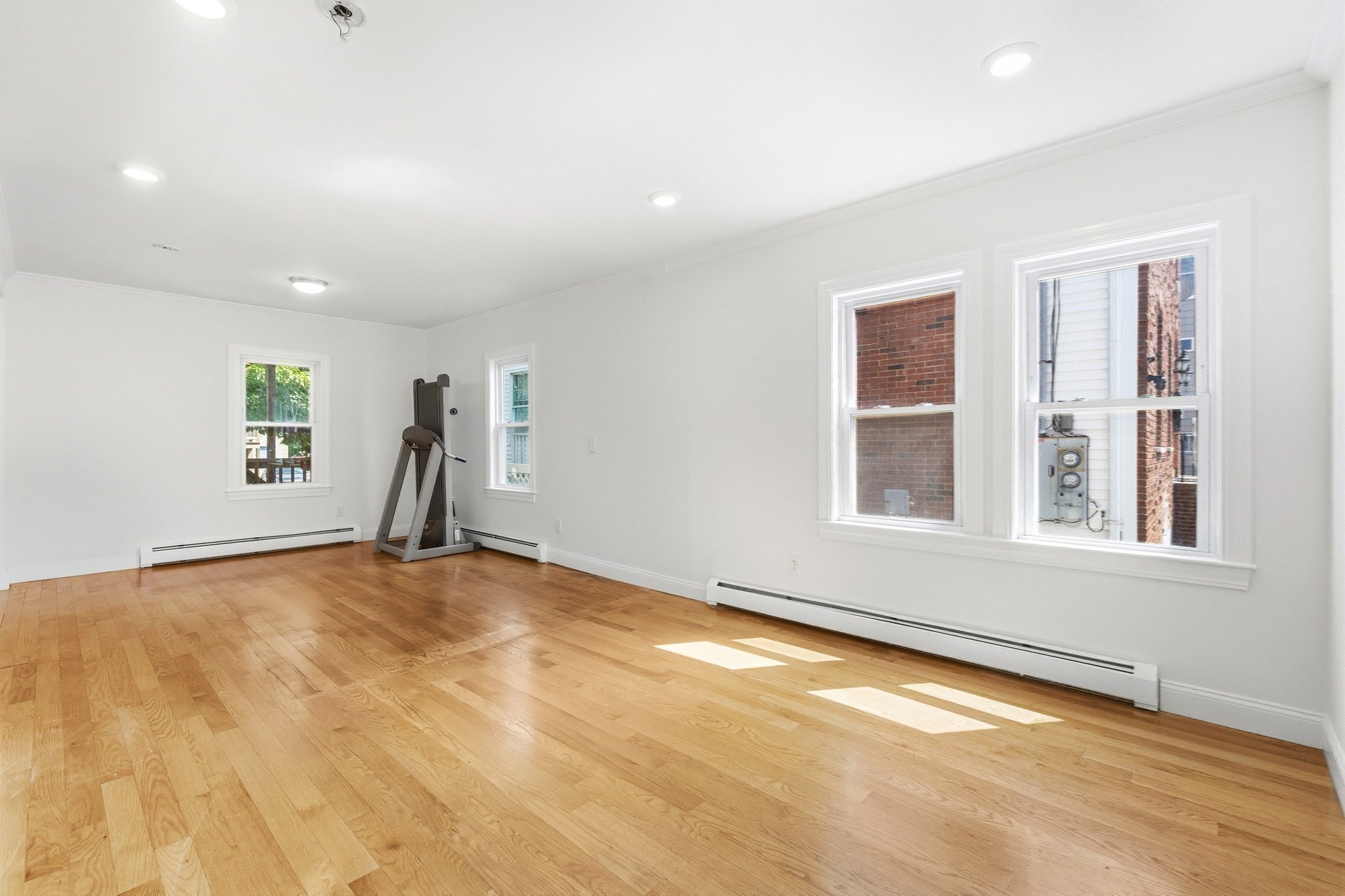 23 Thorndike St Property Photo 7