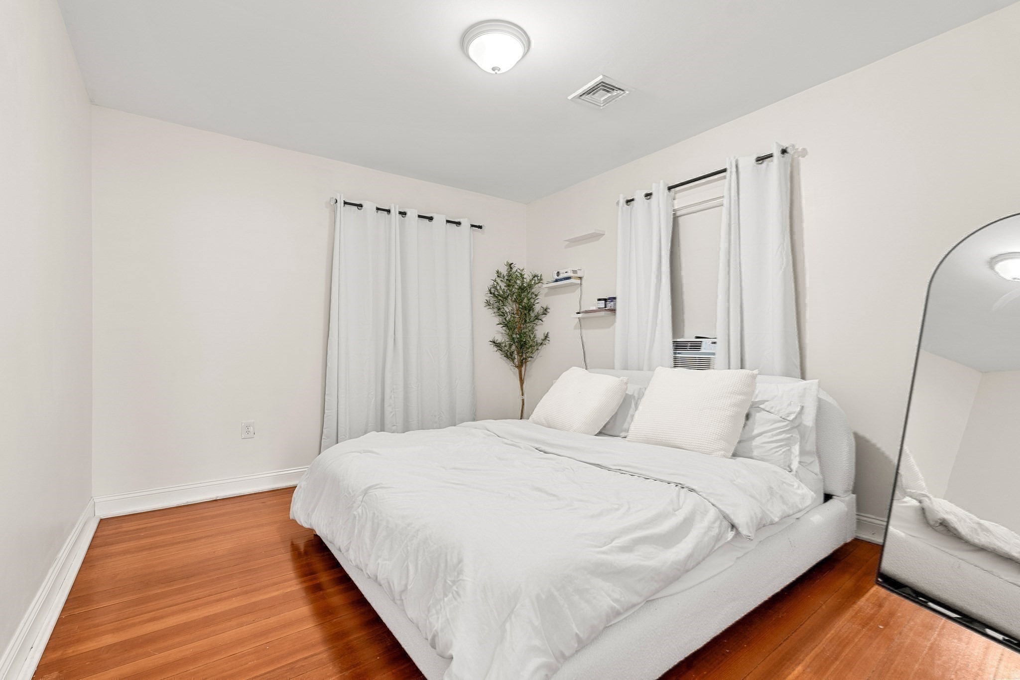 23 Thorndike St Property Photo 19