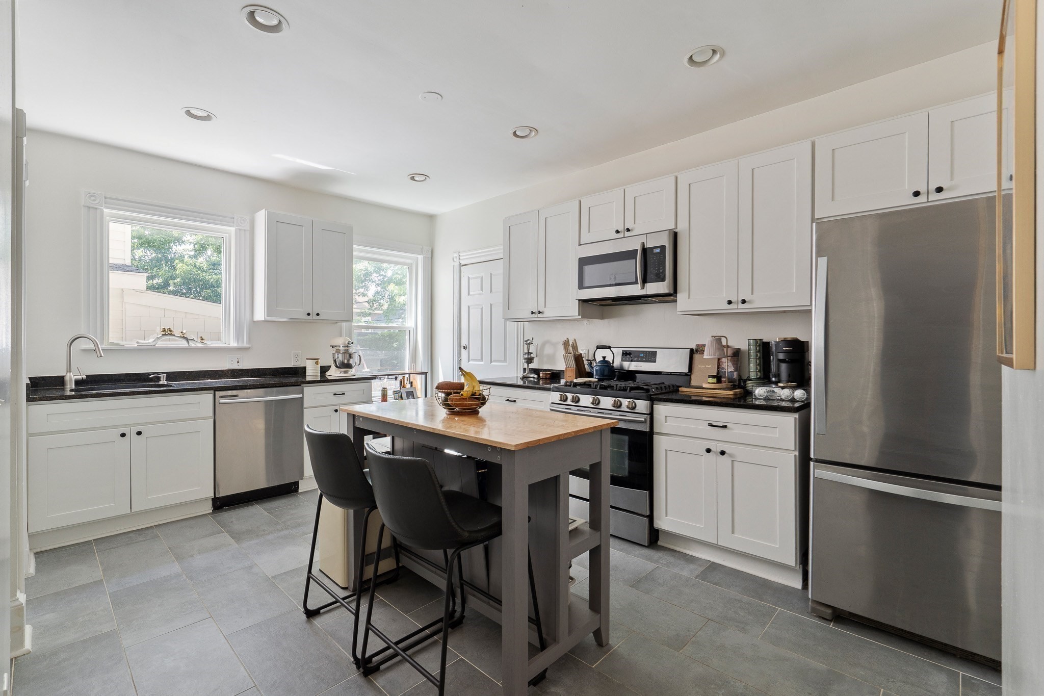 39 Mellen St # A Property Photo 3