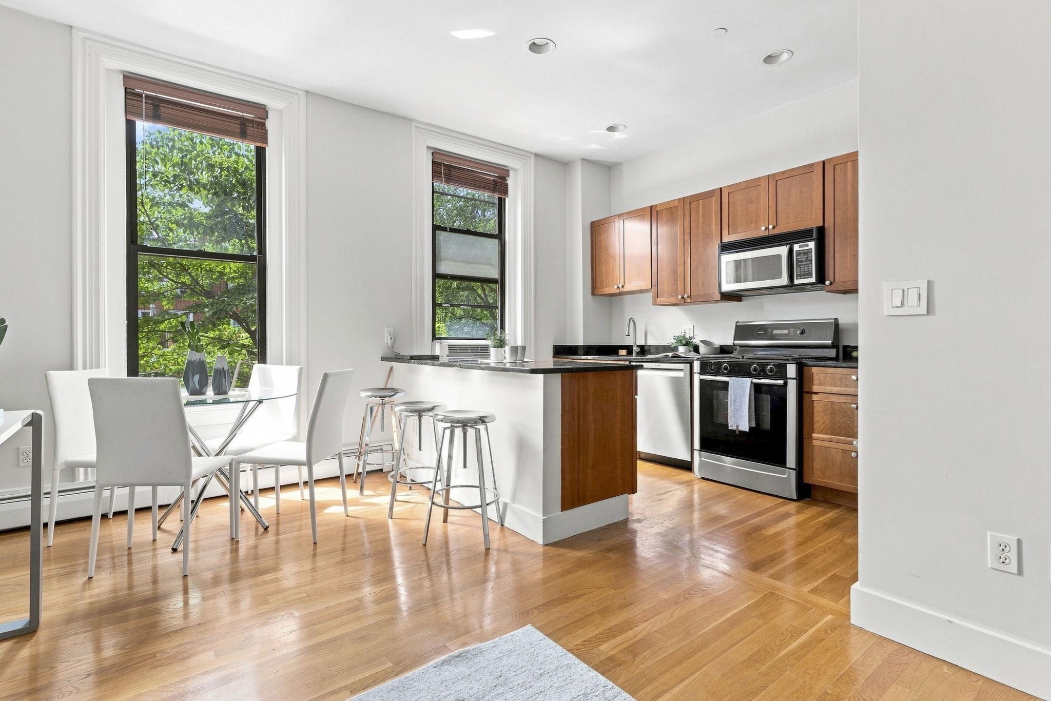 32 Yarmouth Street # B Property Photo 5
