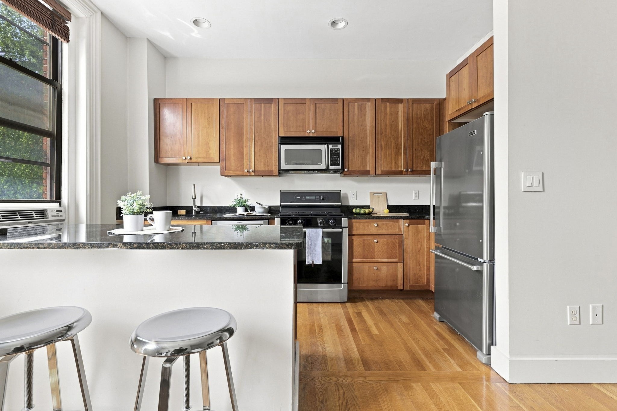32 Yarmouth Street # B Property Photo 9