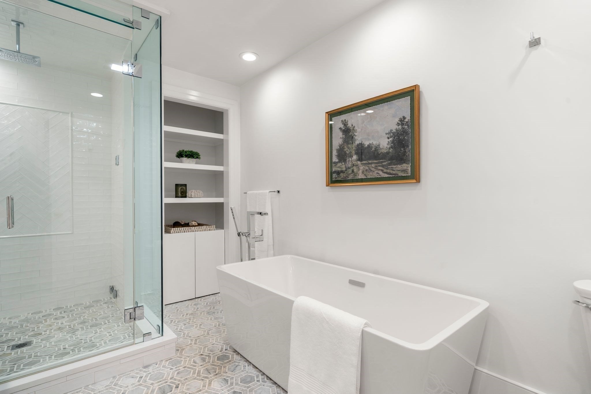 377 W 1st St # 7 Property Photo 24