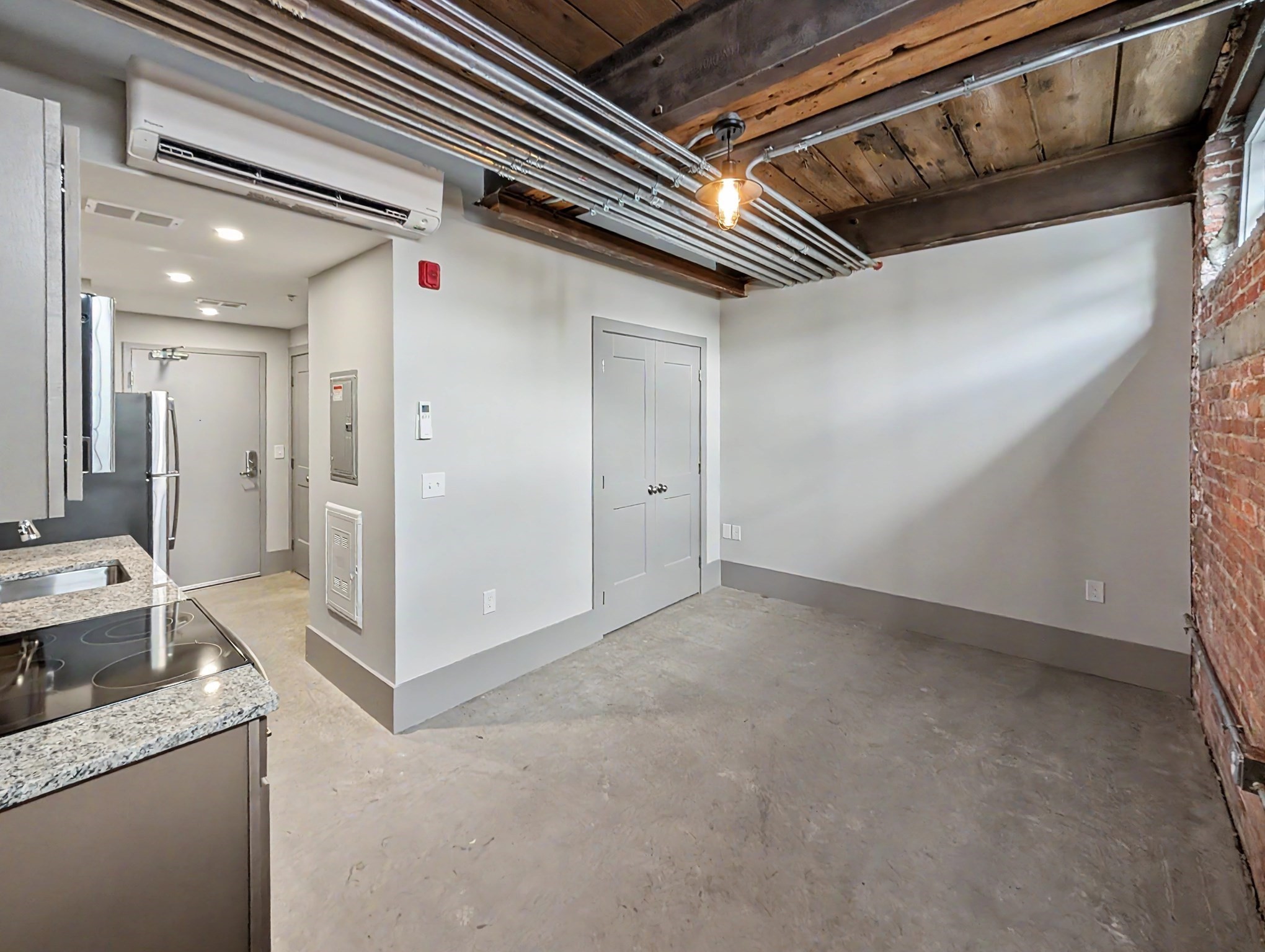 90 Grove St Property Photo 1