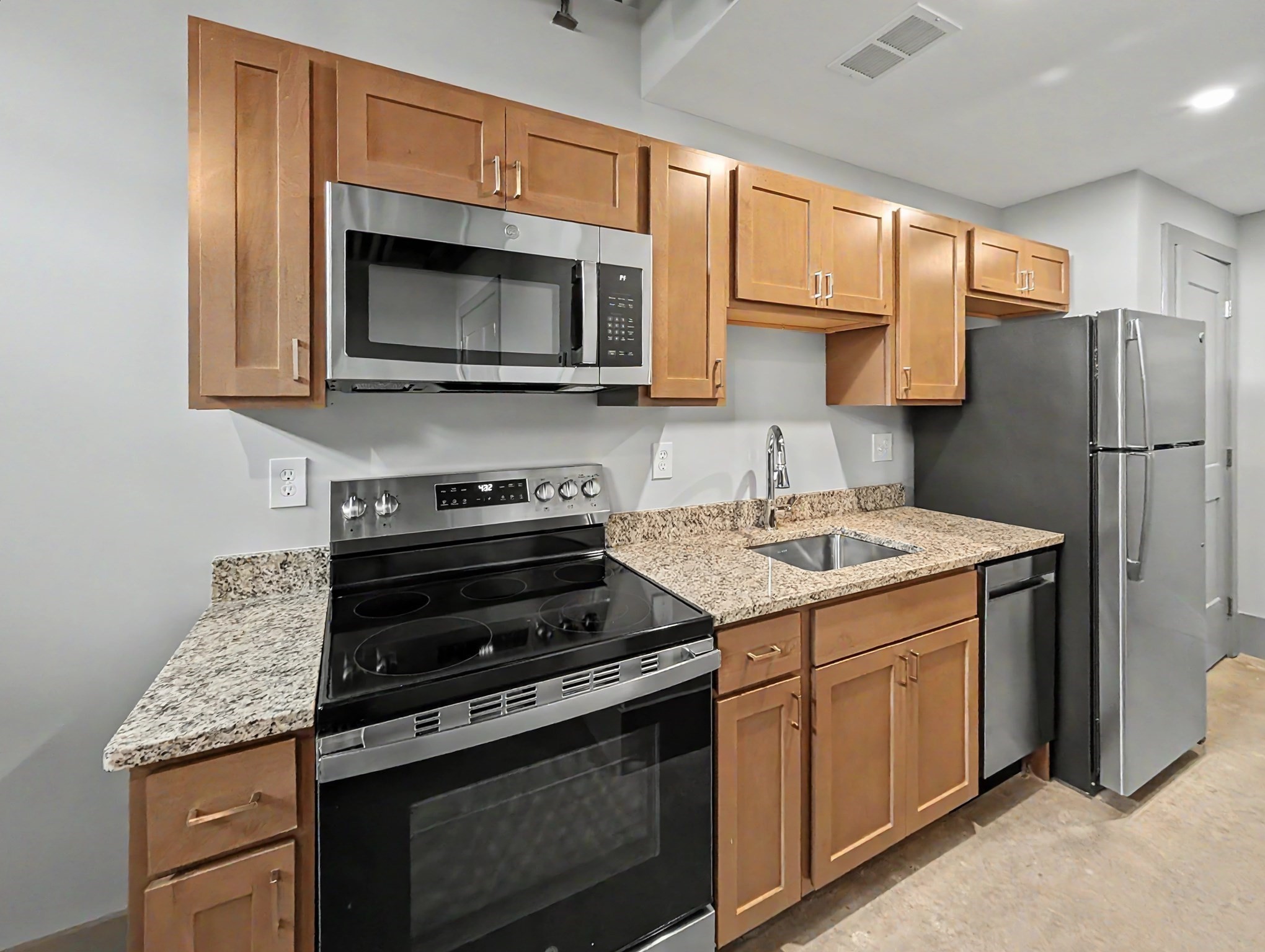90 Grove St Property Photo 3