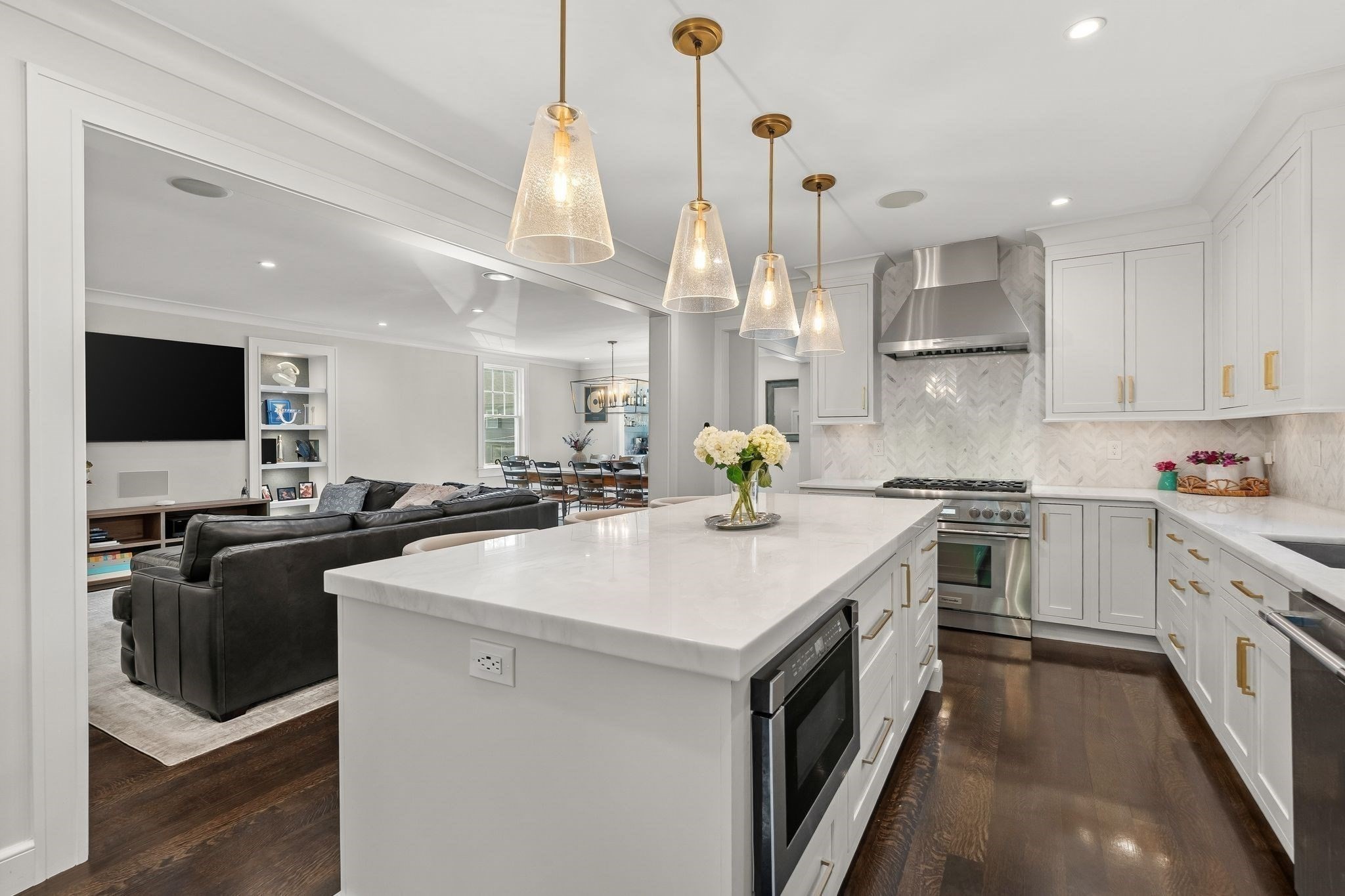 2 Hemenway Ave Property Photo 6