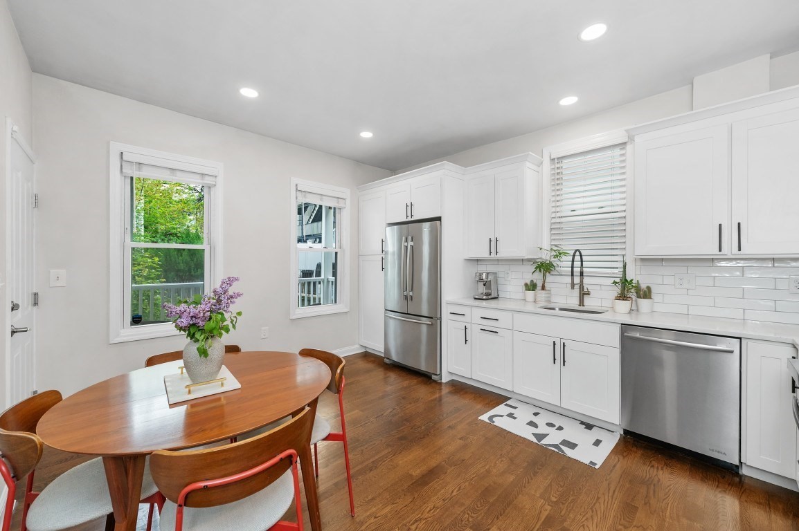 459 Meridian St # A Property Photo 4