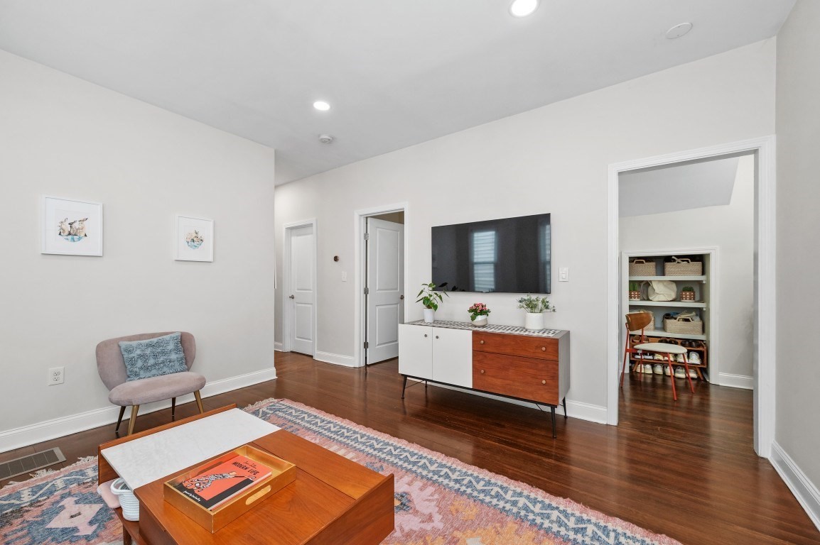 459 Meridian St # A Property Photo 6