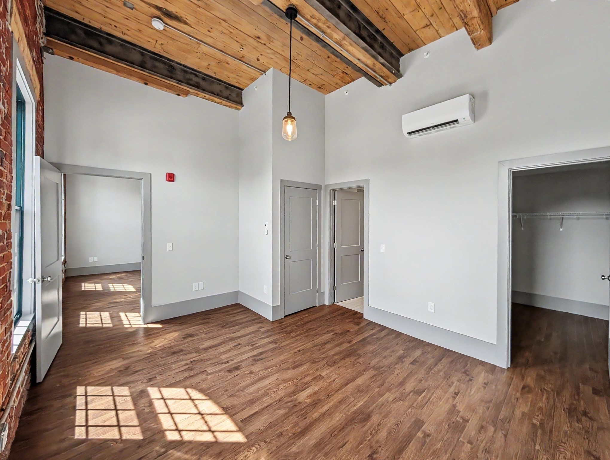 90 Grove St # 408 Property Photo 2