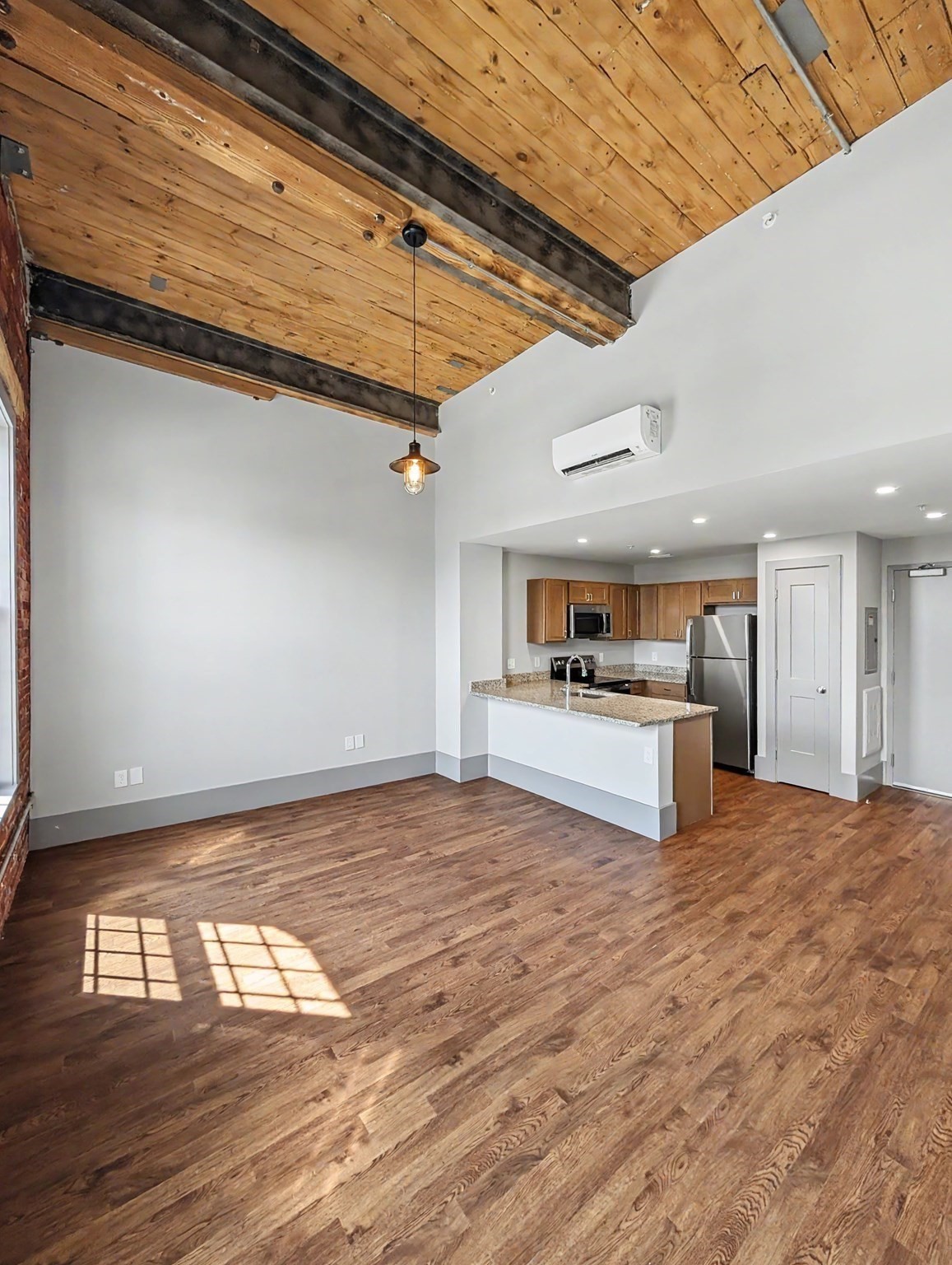 90 Grove St # 408 Property Photo 4