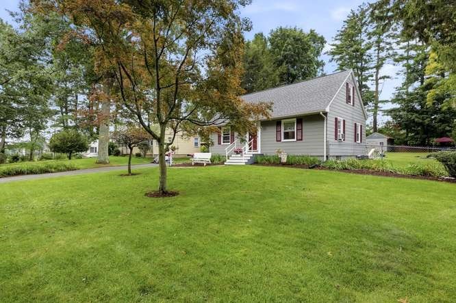 386 Parker St Property Photo 2
