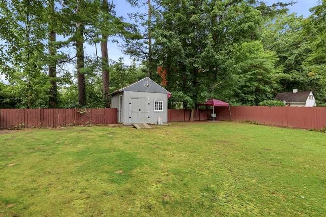 386 Parker St Property Photo 8