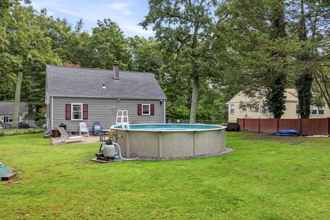 386 Parker St Property Photo 10