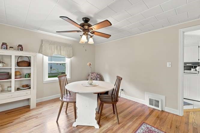 386 Parker St Property Photo 13