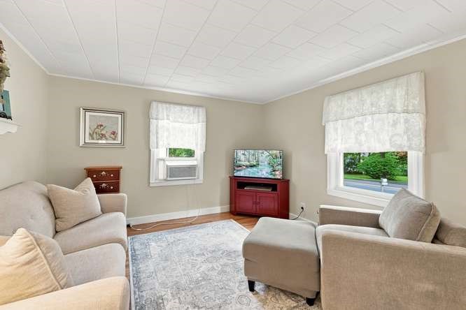 386 Parker St Property Photo 14