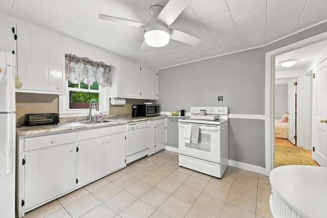 386 Parker St Property Photo 21
