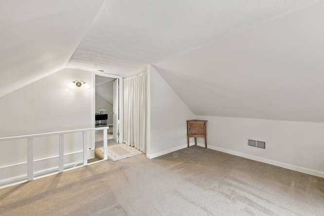 386 Parker St Property Photo 25