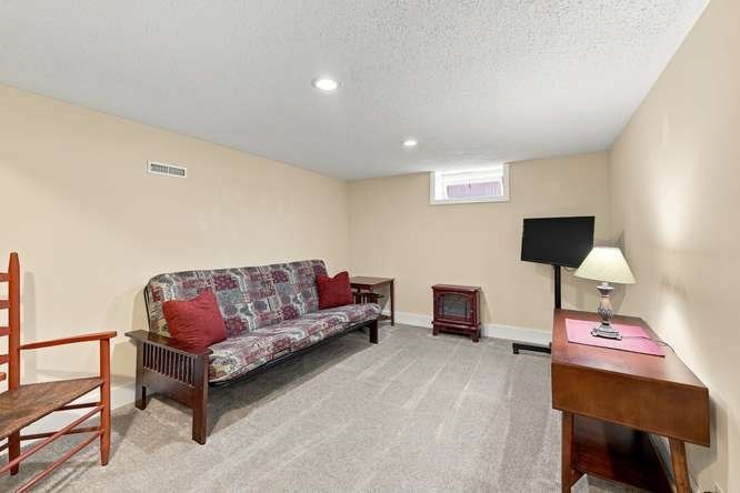 386 Parker St Property Photo 31