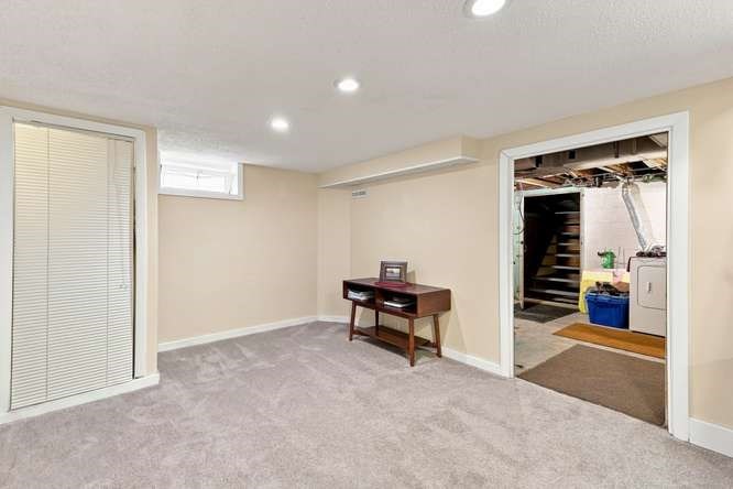 386 Parker St Property Photo 33