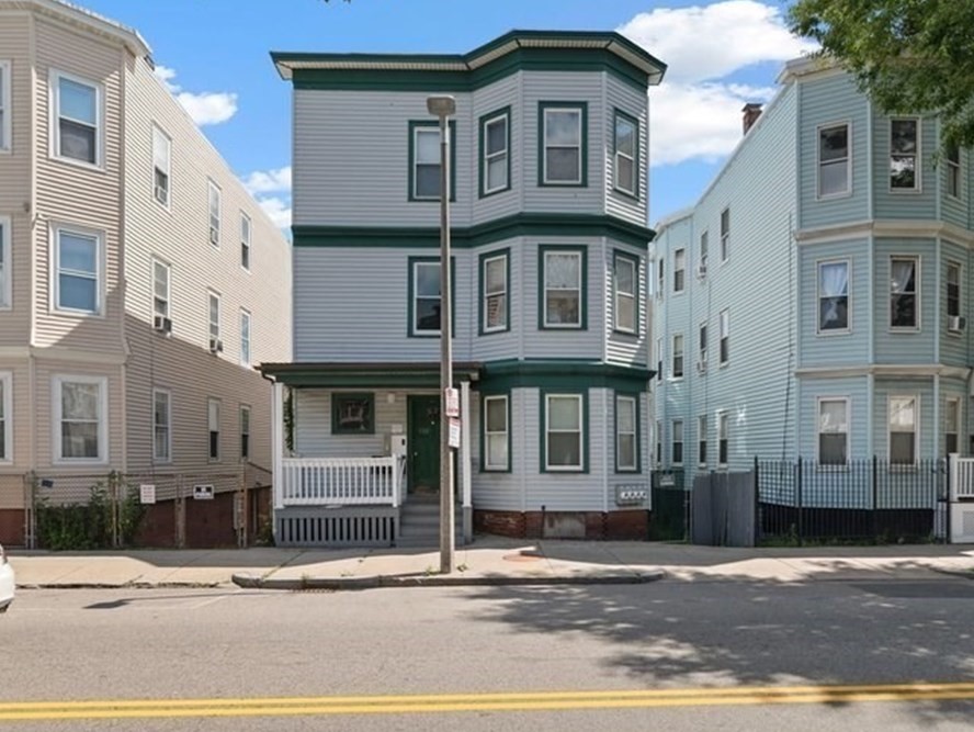 130 Boston St Property Photo 1