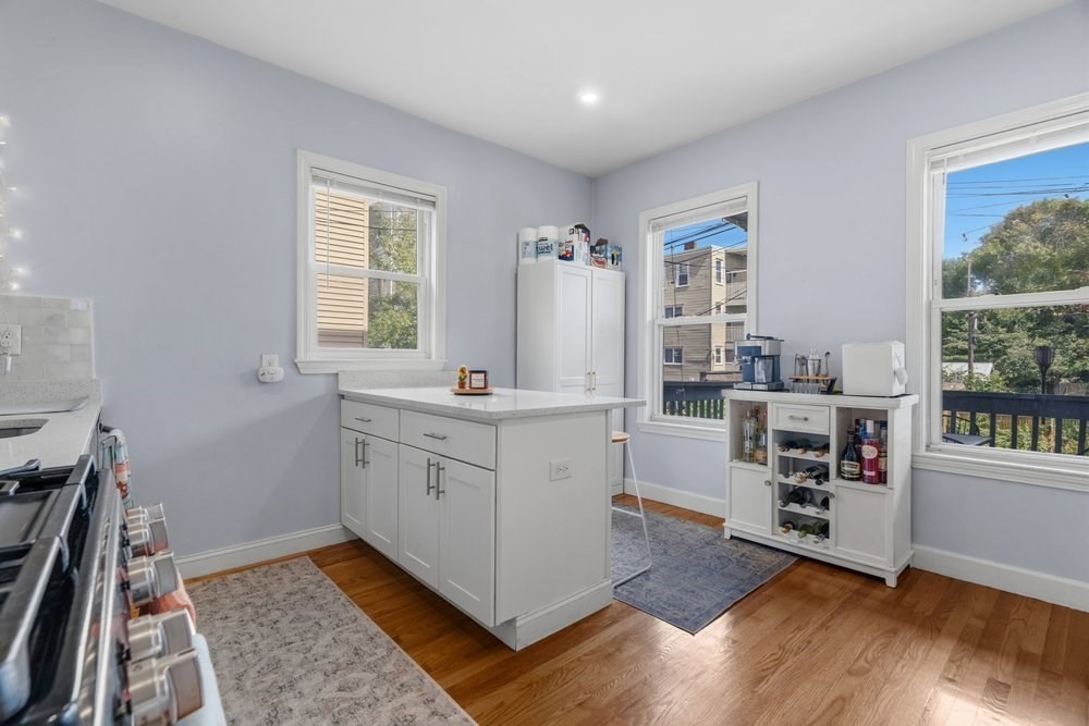 130 Boston St Property Photo 4