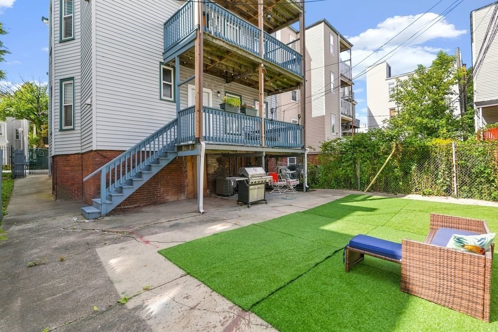 130 Boston St Property Photo 14