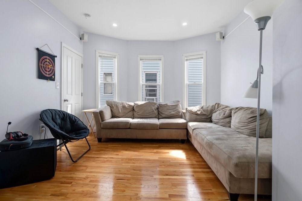 130 Boston St Property Photo 17