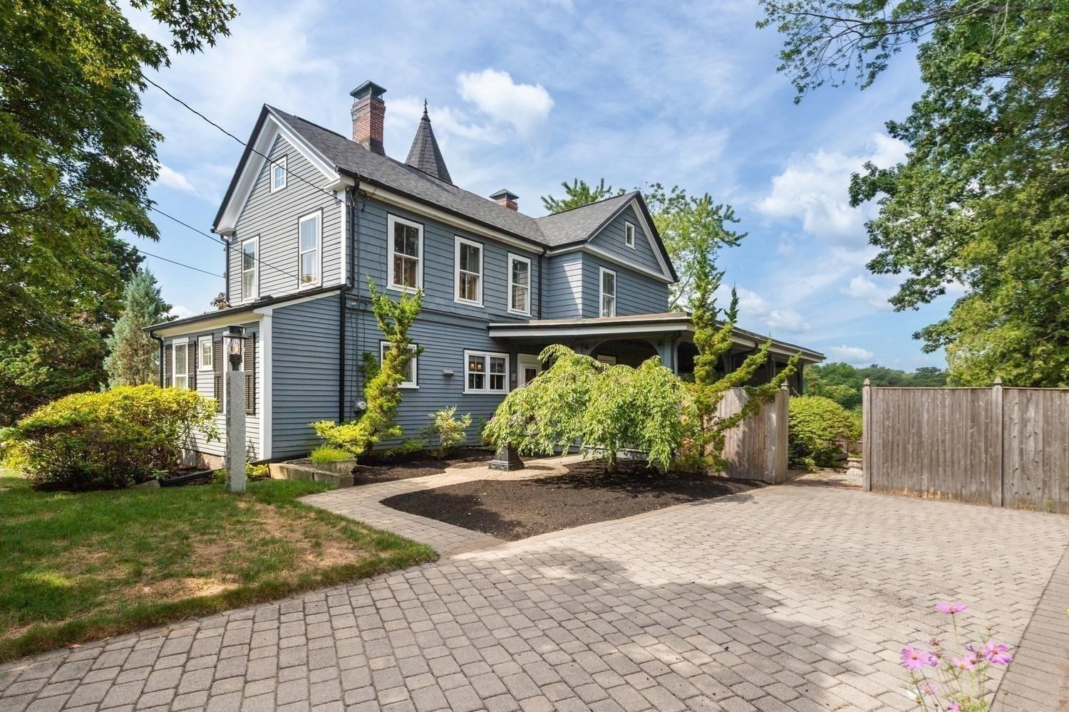 8 Leonard Cir