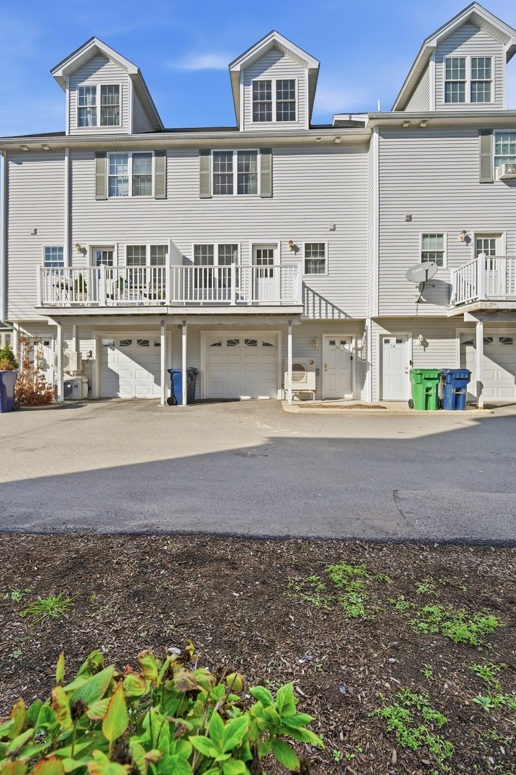 61 Pine St # 13 Property Photo 1