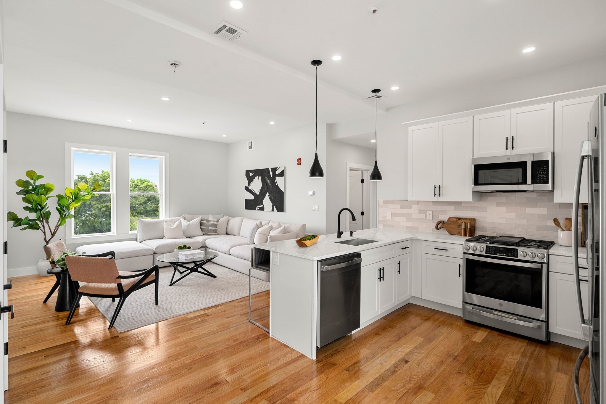 1088 Saratoga St # C Property Photo 6