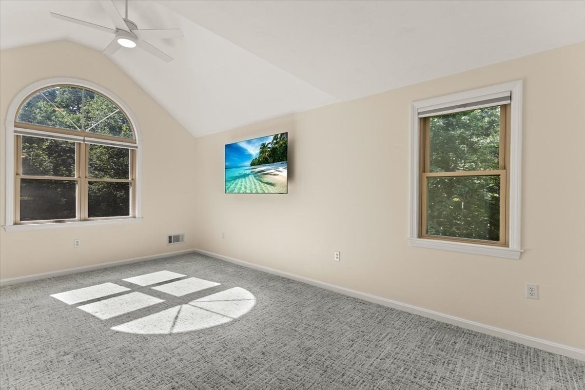 275 Plain Street Property Photo 28