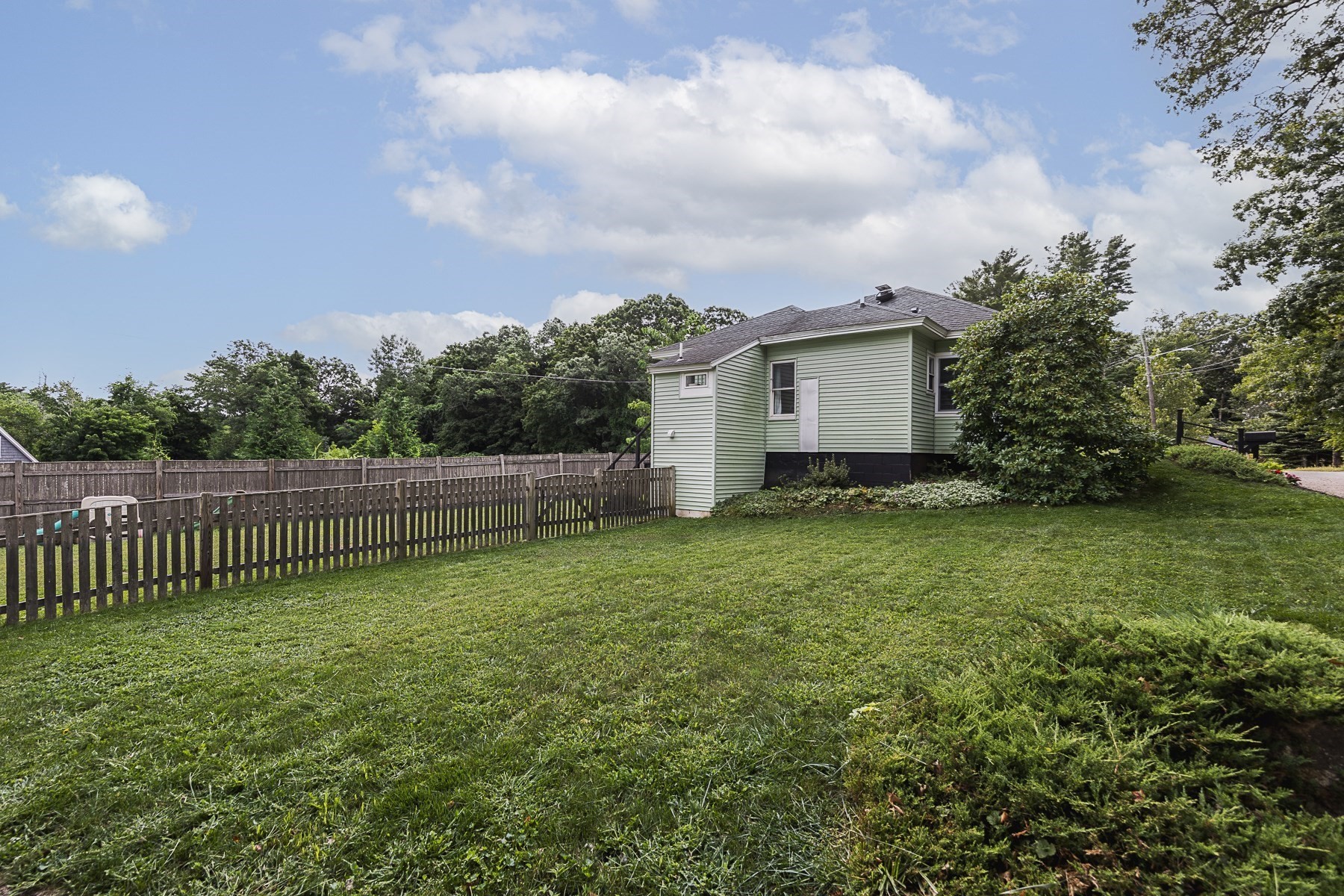 75 Perkins Ave Property Photo 22