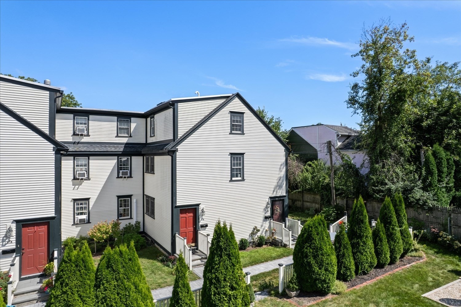 17 Bank St # D Property Photo 1